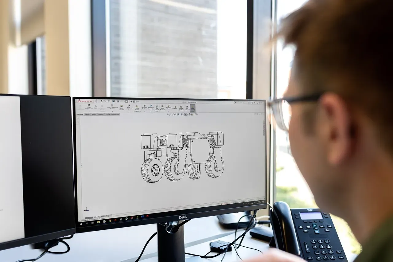 engineer-4915799_1280.jpg
